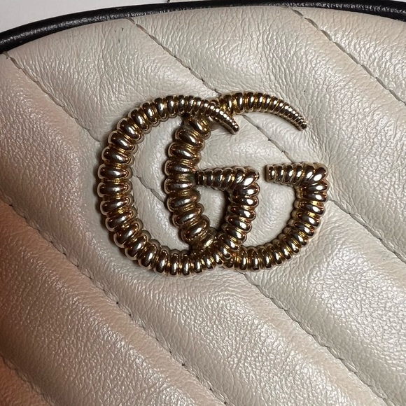 Gucci Ivory blue Circle Crossbody Bag with Gold Chain - Picture 4 of 14